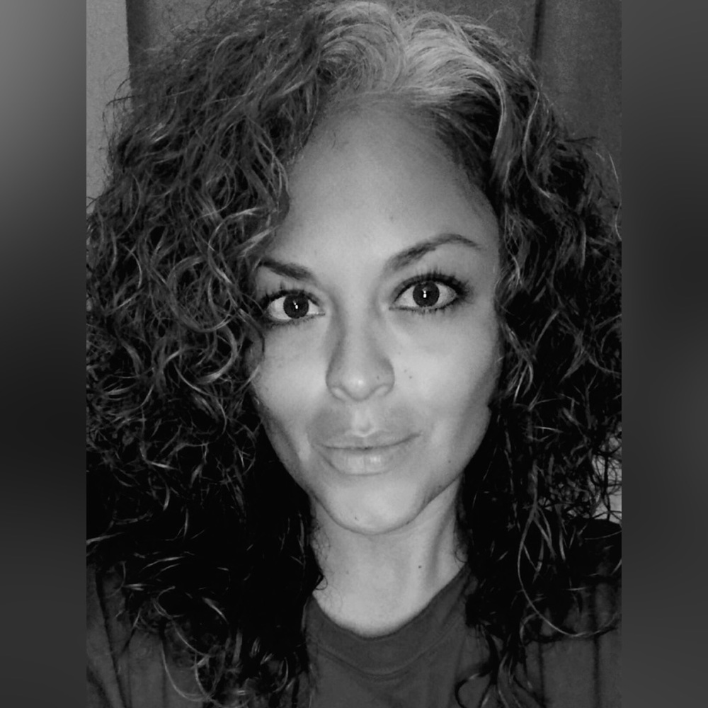 Meet your Posher, Adriana cruz